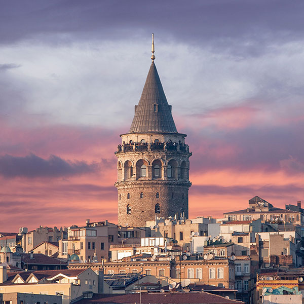 Galata’da Tasarımlar Değil, Eski Kıyafetler Vardı